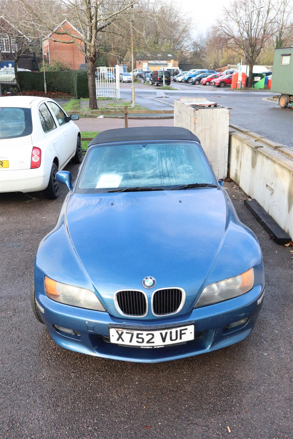 BMW Z3, registered Oct 2000, 187,950 miles, MOT expired 18.11.2020. To be sold without reserve, NO BUYERS PREMIUM